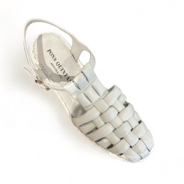 9714 - closed end sandal