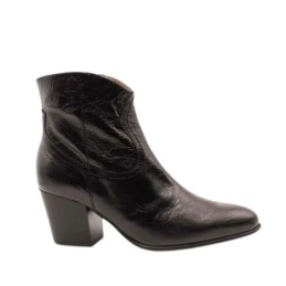 black boot for woman