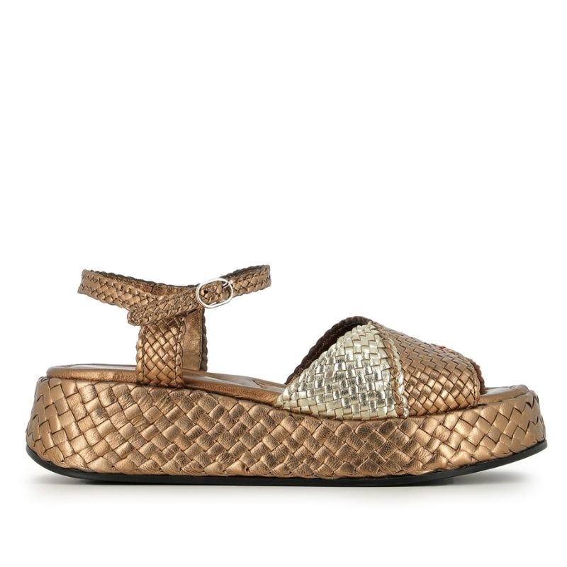 10831 - braided sandals