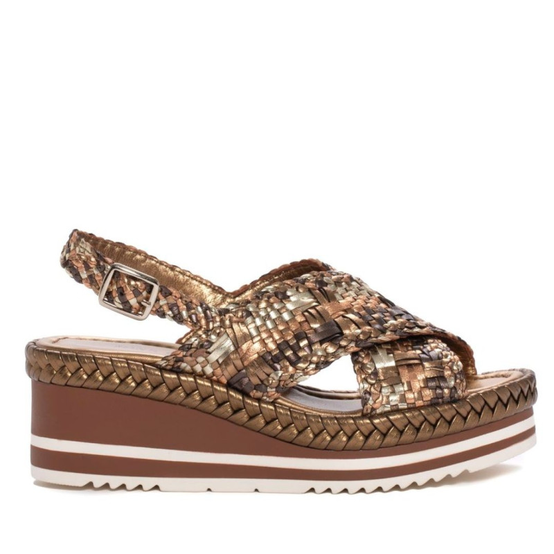 11215 - compensated sandal